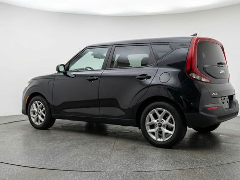 Used 2025 Kia Soul LX w/ LX Technology Package FWD image 6