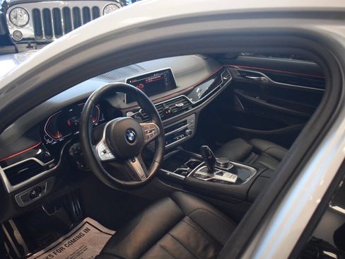 Used 2020 BMW 740i w/ M Sport Package image 36