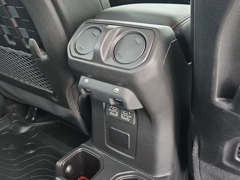 Used 2022 Jeep Gladiator Rubicon w/ LED Lighting Group AWD/4WD image 16