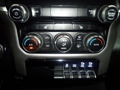 Used 2019 RAM 1500 Big Horn image 15