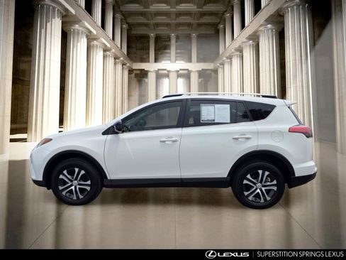 Used 2018 Toyota RAV4 LE w/ Carpet Mat Package FWD image 7