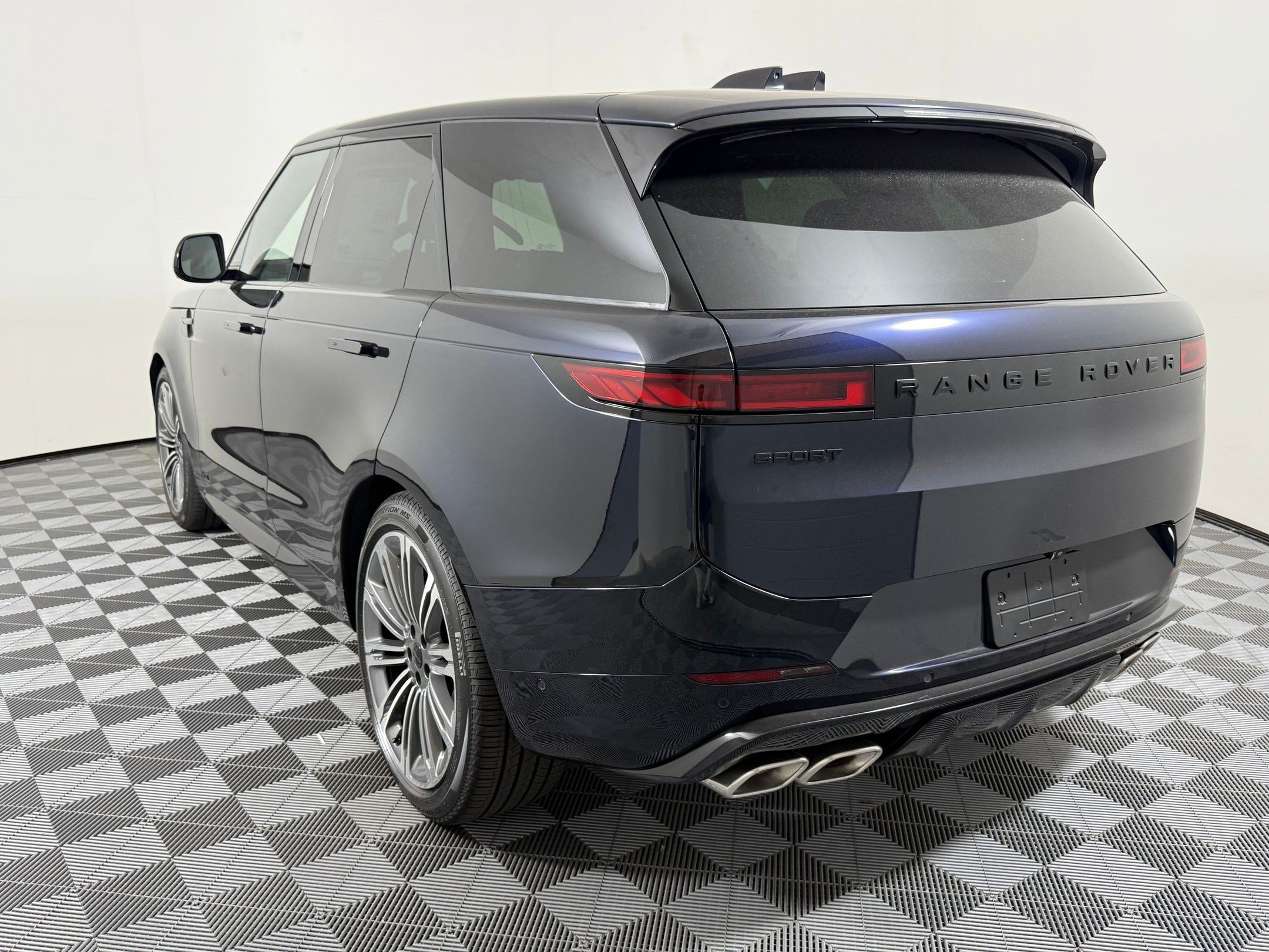 New 2026 Land Rover Range Rover Sport Dynamic SE AWD/4WD image 3