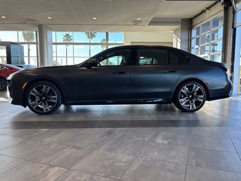 Used 2025 BMW 760i xDrive w/ Executive Package image 8