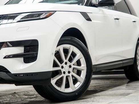Used 2025 Land Rover Range Rover Sport SE AWD/4WD image 3