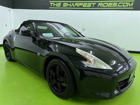 Used 2012 Nissan 370Z Touring RWD image 2