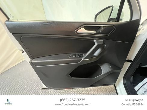 Used 2018 Volkswagen Tiguan SE w/ Panoramic Sunroof Package FWD image 11