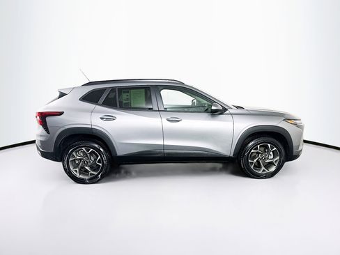 Used 2025 Chevrolet Trax LT FWD image 10