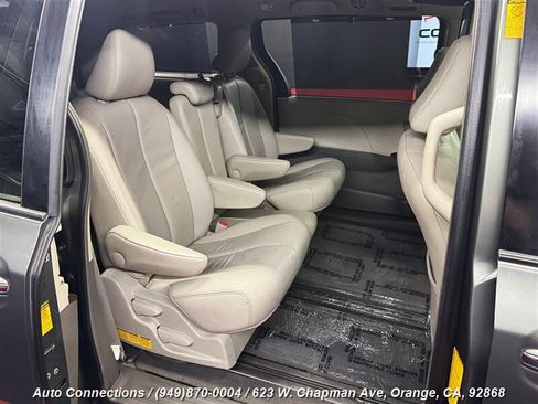 Used 2013 Toyota Sienna XLE image 8