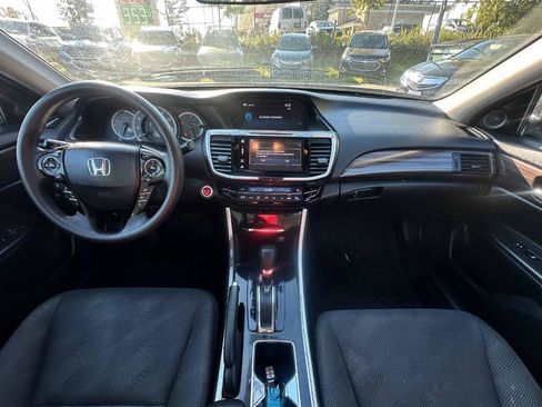 Used 2017 Honda Accord EX image 12