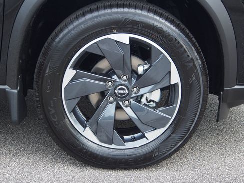 Used 2026 Nissan Rogue SV AWD/4WD image 9