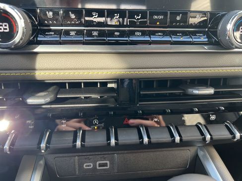 New 2026 Chevrolet Colorado ZR2 w/ Technology Package image 17