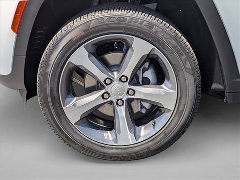 New 2026 Jeep Grand Cherokee Limited RWD image 9