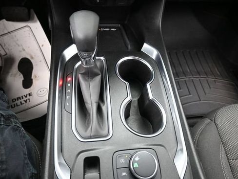 Used 2022 Chevrolet Traverse LT FWD image 11