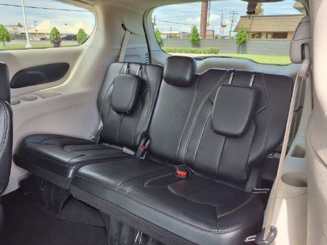 Used 2024 Chrysler Pacifica Touring-L FWD image 23
