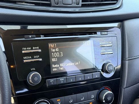 Used 2017 Nissan Rogue S image 7