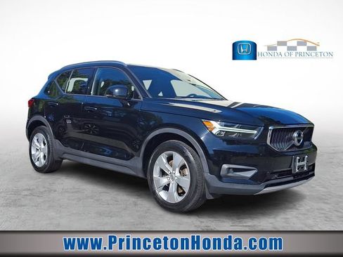 Used 2021 Volvo XC40 T5 Momentum AWD/4WD image 1
