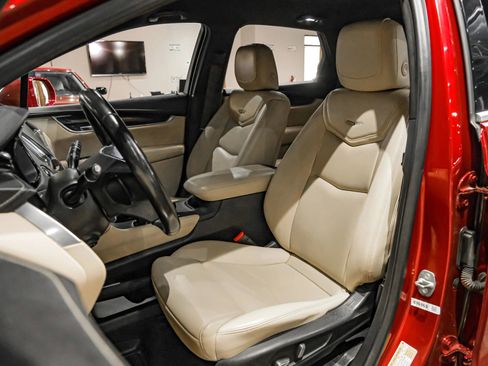 Used 2019 Cadillac XT5 FWD image 4