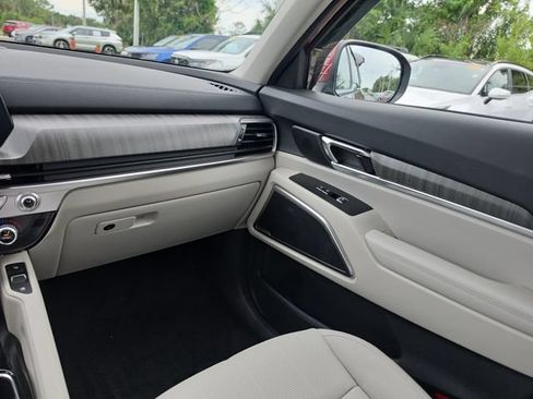 Certified 2024 Kia Telluride EX w/ EX Captain's Chair Package FWD image 10