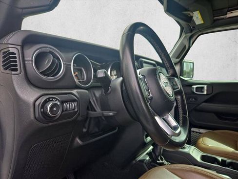 Used 2022 Jeep Wrangler Unlimited Sahara AWD/4WD image 7