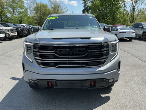 Used 2024 GMC Sierra 1500 AT4 w/ Technology Package AWD/4WD image 8
