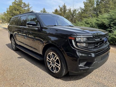 Used 2025 Ford Expedition Max Active AWD/4WD image 3