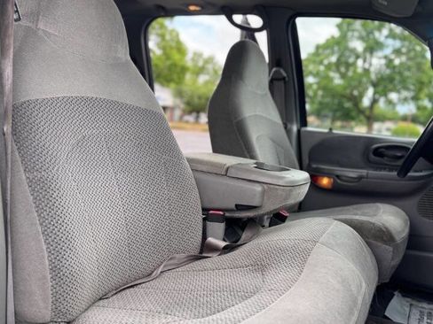 Used 2001 Ford F150 XLT AWD/4WD image 4