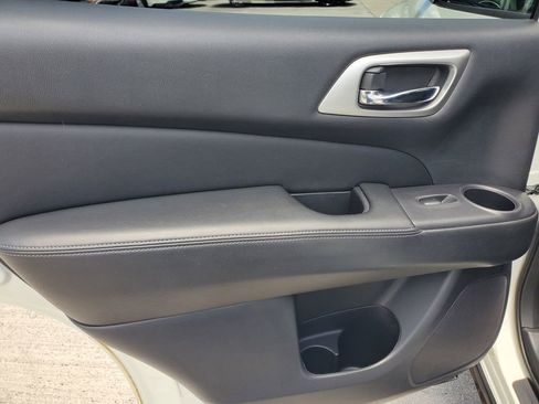Used 2019 Nissan Pathfinder SV FWD image 14