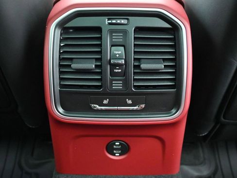 Used 2026 Porsche Macan AWD/4WD image 8
