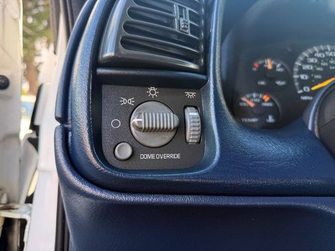 Used 2000 GMC Safari RWD image 22