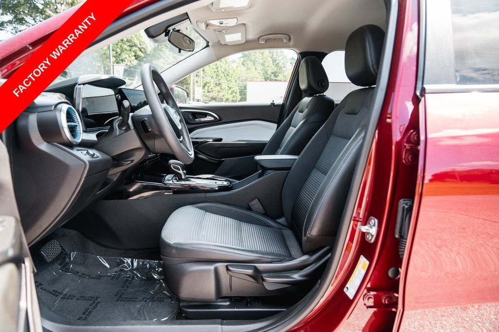 Used 2025 Chevrolet Trax LT FWD image 23