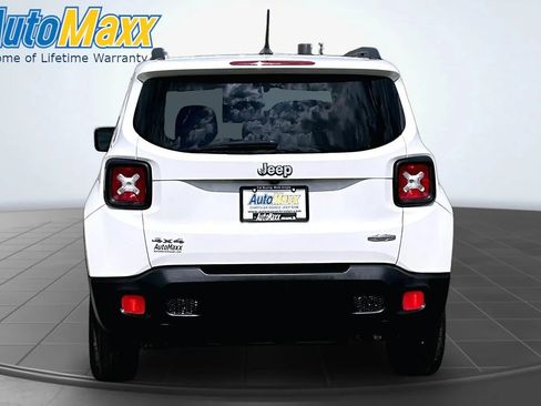 Used 2017 Jeep Renegade Latitude AWD/4WD image 5