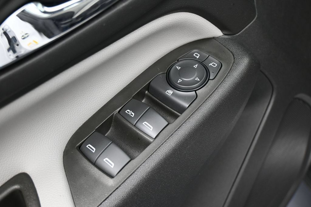 Used 2024 Chevrolet Equinox LS w/ Driver Confidence II Package FWD image 13