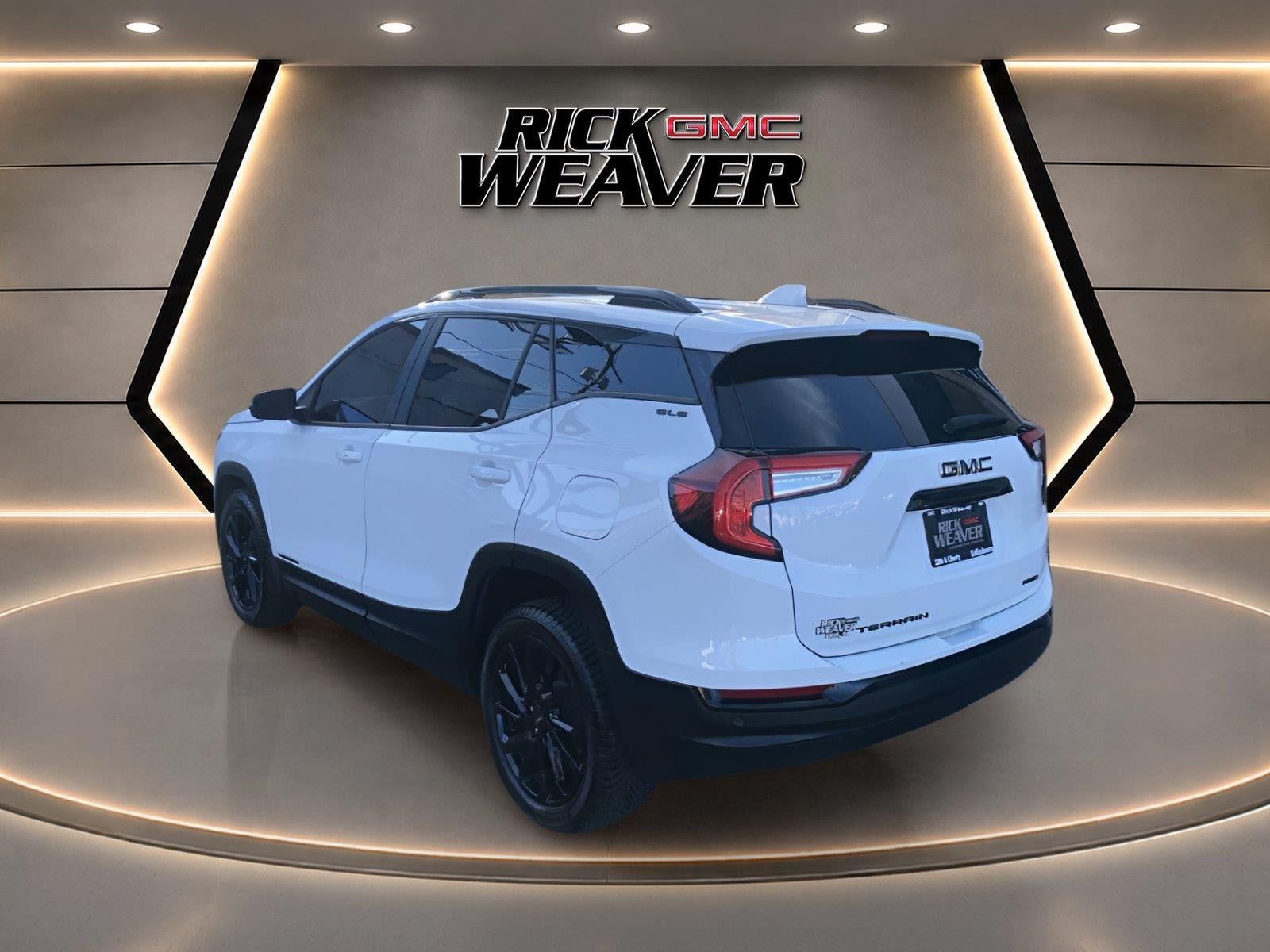 Used 2024 GMC Terrain SLE w/ Driver Convenience Package AWD/4WD image 4