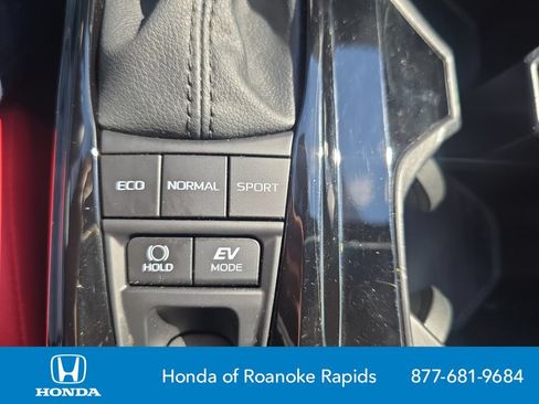Used 2025 Toyota Camry XSE FWD image 28