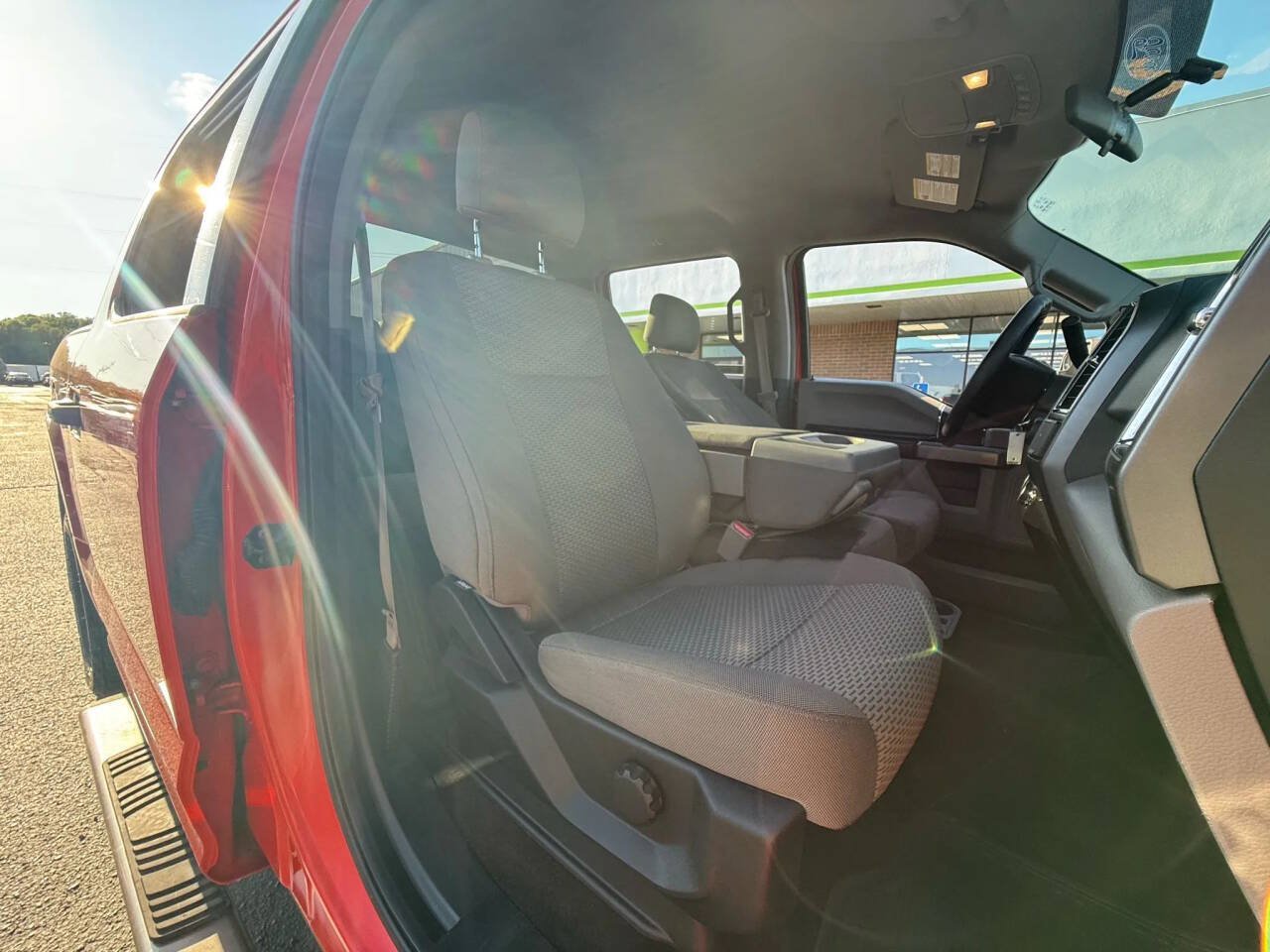 Used 2015 Ford F150 XLT AWD/4WD image 14
