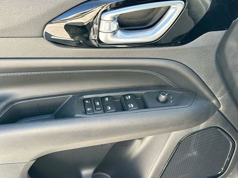 New 2026 Jeep Compass Latitude image 16