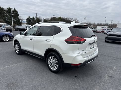 Used 2018 Nissan Rogue SV image 6