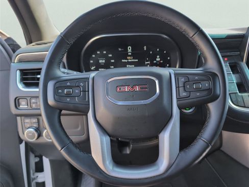 Used 2024 GMC Yukon XL SLT image 17