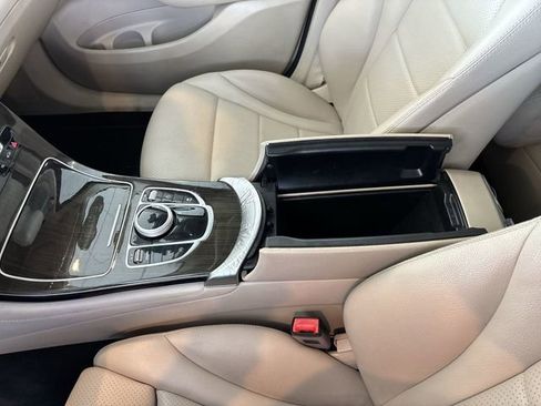 Used 2019 Mercedes-Benz GLC 300 w/ Premium Package image 28