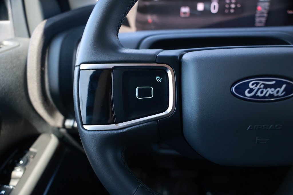 Used 2025 Ford Expedition Active RWD image 25