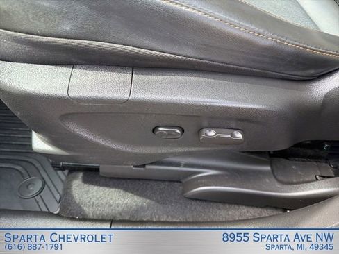 Used 2020 Chevrolet Trax LT w/ LT Convenience Package FWD image 11