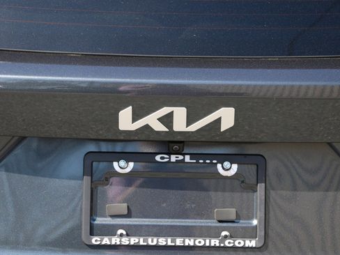 Used 2024 Kia Sorento LX image 4