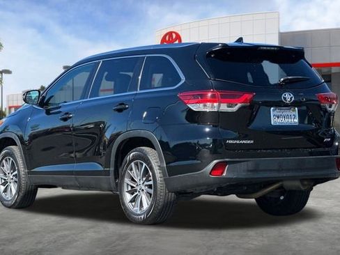 Used 2019 Toyota Highlander XLE image 6