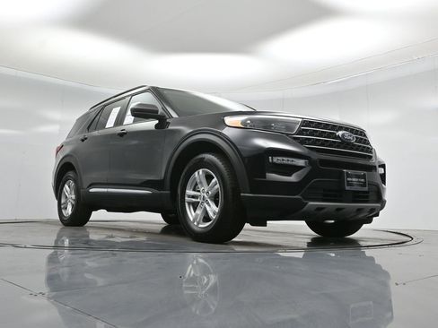 Used 2024 Ford Explorer XLT w/ Equipment Group 202A image 46