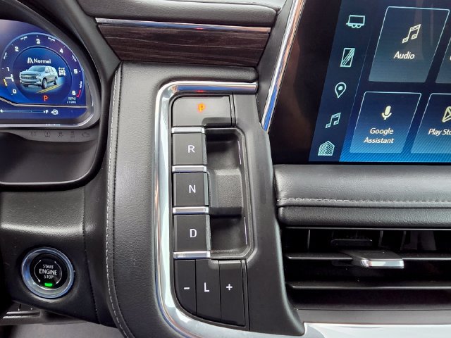 Used 2024 Chevrolet Tahoe Z71 w/ Luxury Package AWD/4WD image 27