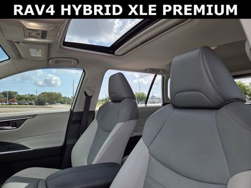 Used 2022 Toyota RAV4 XLE Premium image 22