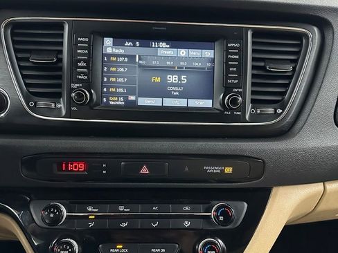 Used 2017 Kia Sedona LX w/ LX Essentials Premium Package FWD image 20