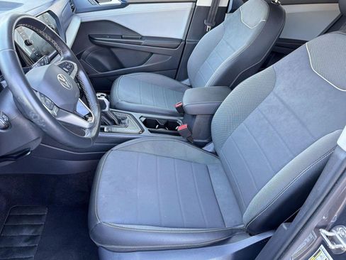 Used 2024 Volkswagen Taos SE image 5