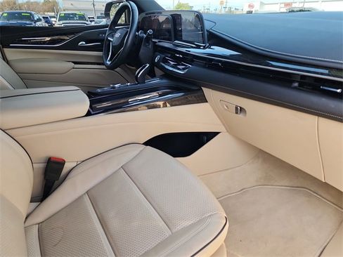Used 2023 Cadillac Escalade Premium Luxury image 18