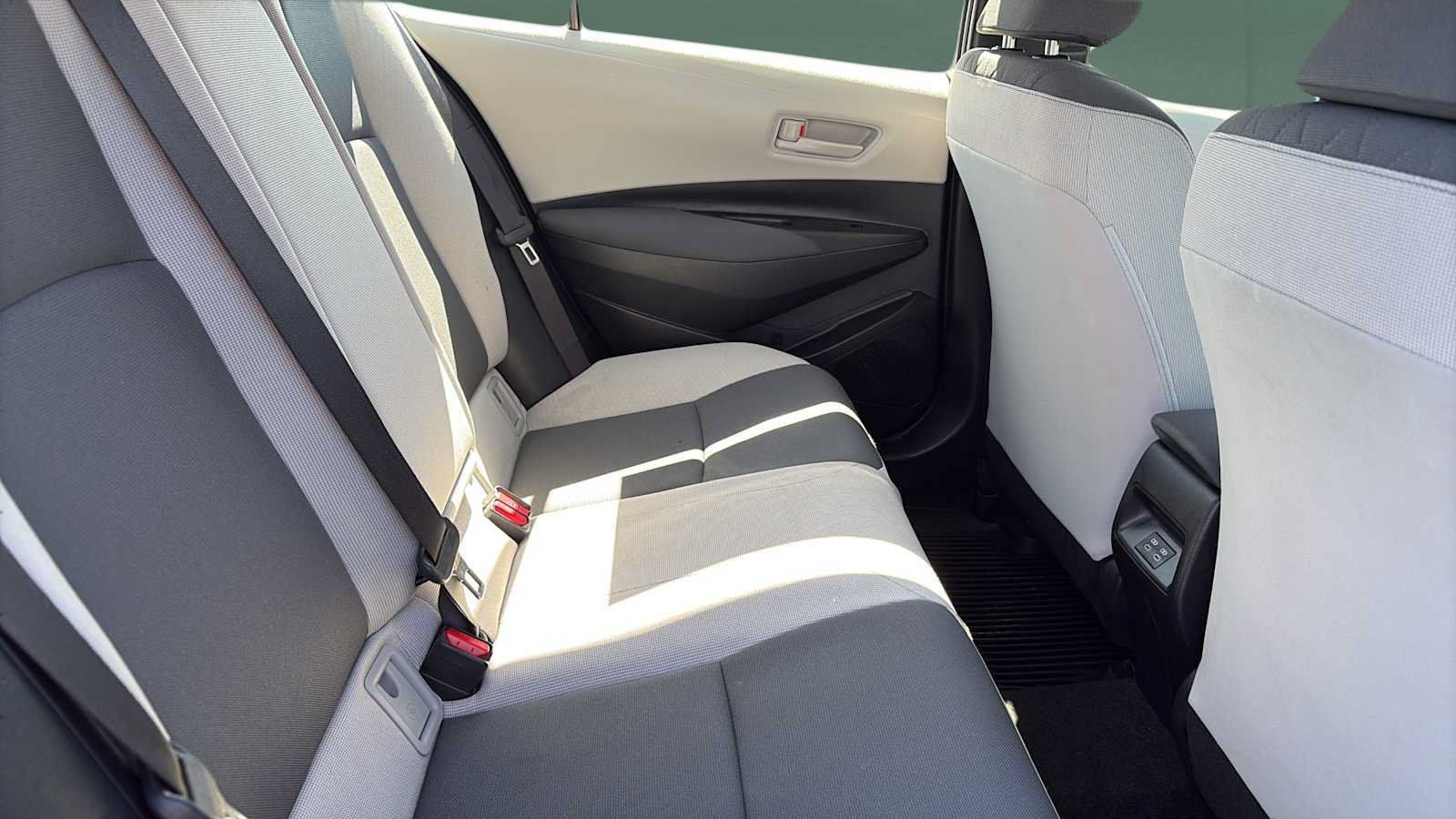 Used 2025 Toyota Corolla LE FWD image 22